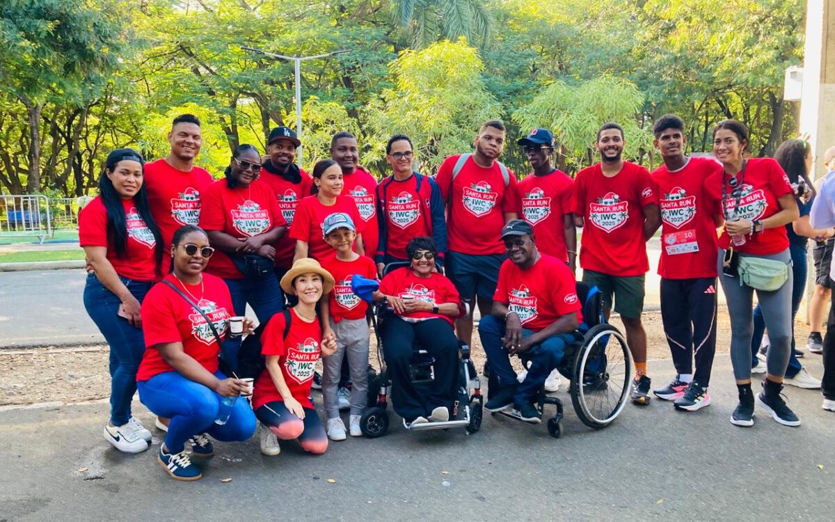 La organización Rehabilitación, junto al International Women’s Club, realizó con gran éxito la caminata inclusiva de 5KM «Santa Run 2025»